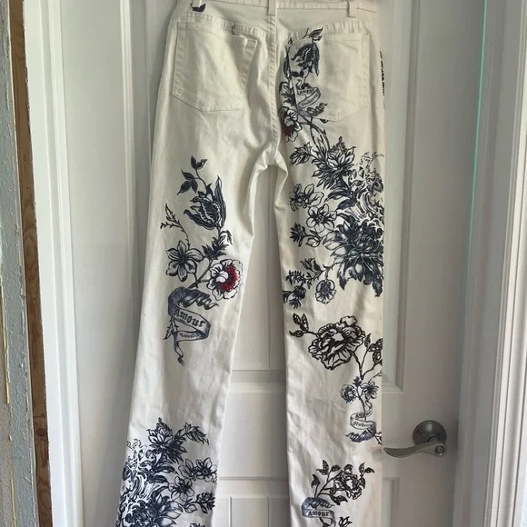 Roberto Cavalli White Jeans with Gold Button - Picture 7 of 9